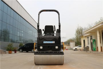 操作小型<font color='red'><font color='red'>壓路機</font></font>，您遇到