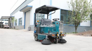 如何選購小型駕駛式掃地